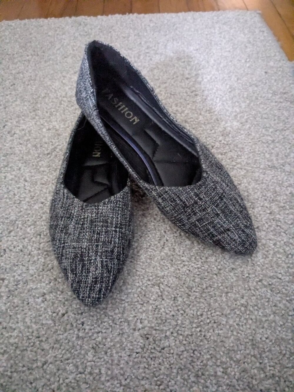 Size 6 1/2 Women's Gray Textured Pointed Toe Slip-On Flats